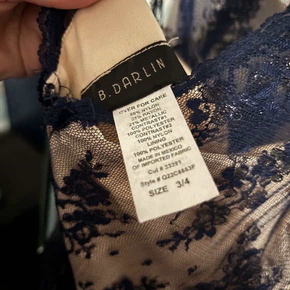 Elegant Lace Dress with Ribbon - Picture 4 of 4